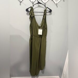 Womens pant romper NWT size large
